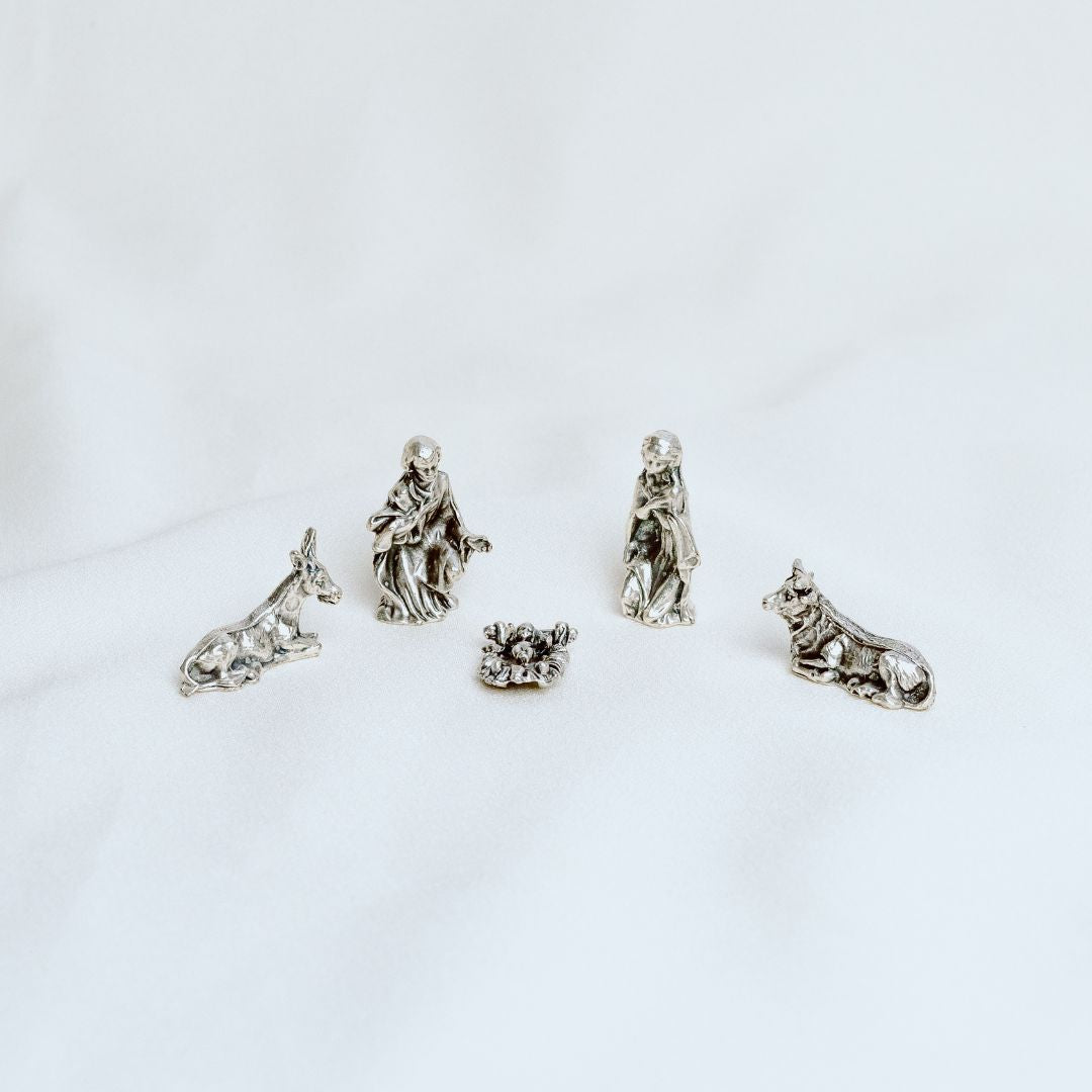 My Saint My Hero.
5 piece Italian Nativity Set.
Petite (largest piece is 30mm/1.8") silver tone set
This Nativity Set comes in gifting box with an inspirational product card.