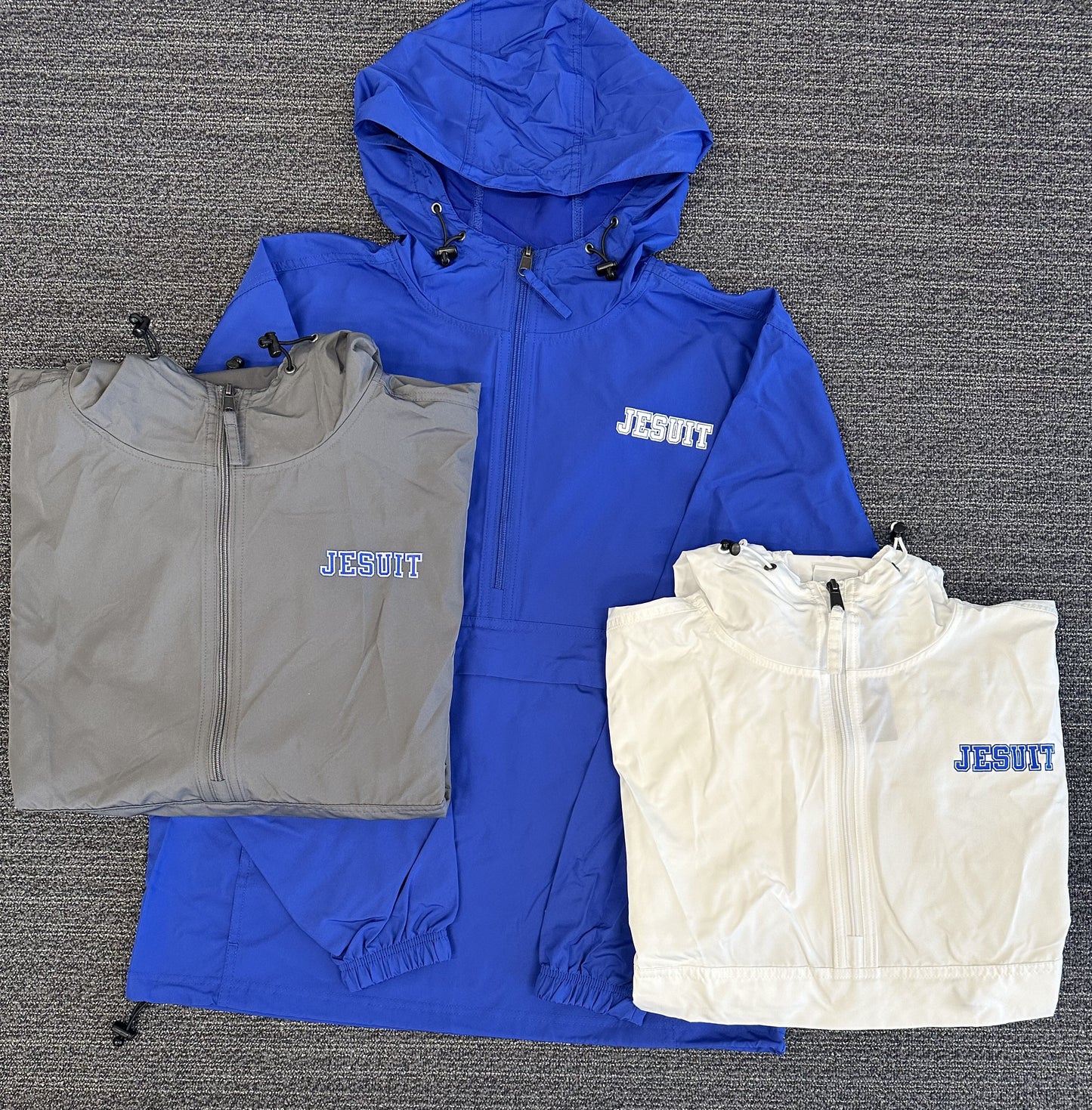 Champion. 100% Polyester micro poplin fabric w/water resistant coating. Open bottom w/shock cords. Scuba collar w/hood. Can be packed into front pocket. Elasticated cuff to block wind. This jacket does run small so please size up by one size.
