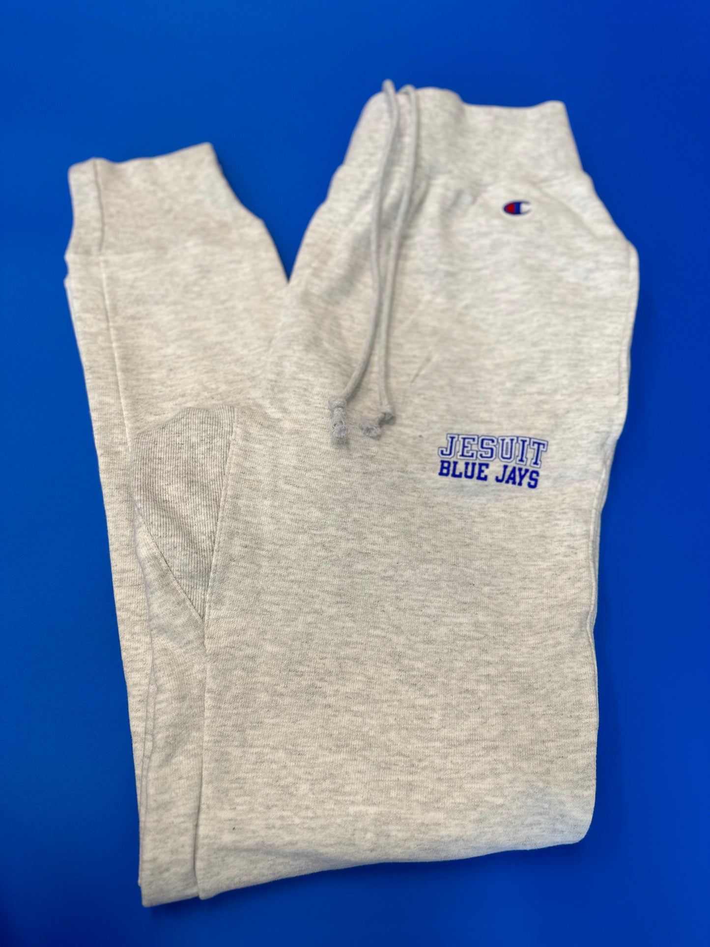 Champion. 82% Cotton/18% Polyester heavyweight Reverse Weave fleece. Rib waistband & cuffs. Inside draw cord. Side & Back pockets.