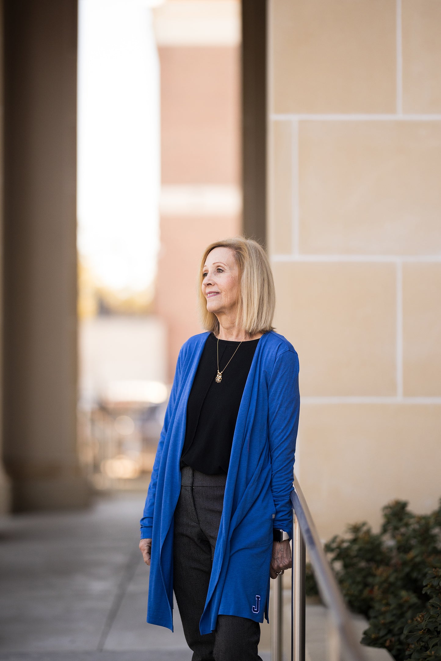 Tasc Performance. 52% Organic Cotton/42% Viscose from Bamboo/5% Lycra. Open front, elongated sleeve, cuffs, side pockets, 8" side splits, 35" body length. Exclusive color and extended sizes. Embroidered J logo.
A perfect lightweight layering piece to wear all year round - looks great over leggings or dressed up with jeans or slacks.  Specially priced while they last!