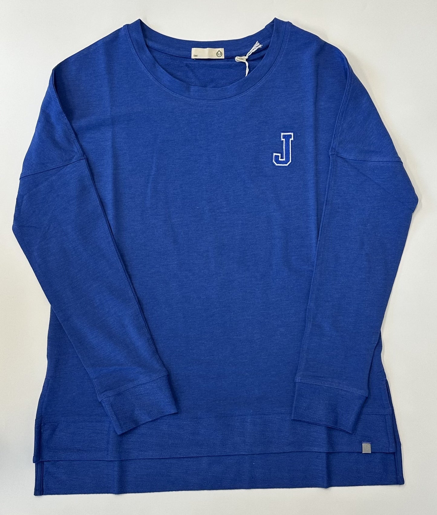 Tasc Performance. 53% Organic Cotton/43% Viscose from Bamboo/4% Lycra. Side splits, 2" drop tail, 24"/26" body length. Exclusive color for Jesuit with extended sizing. Embroidered J logo.