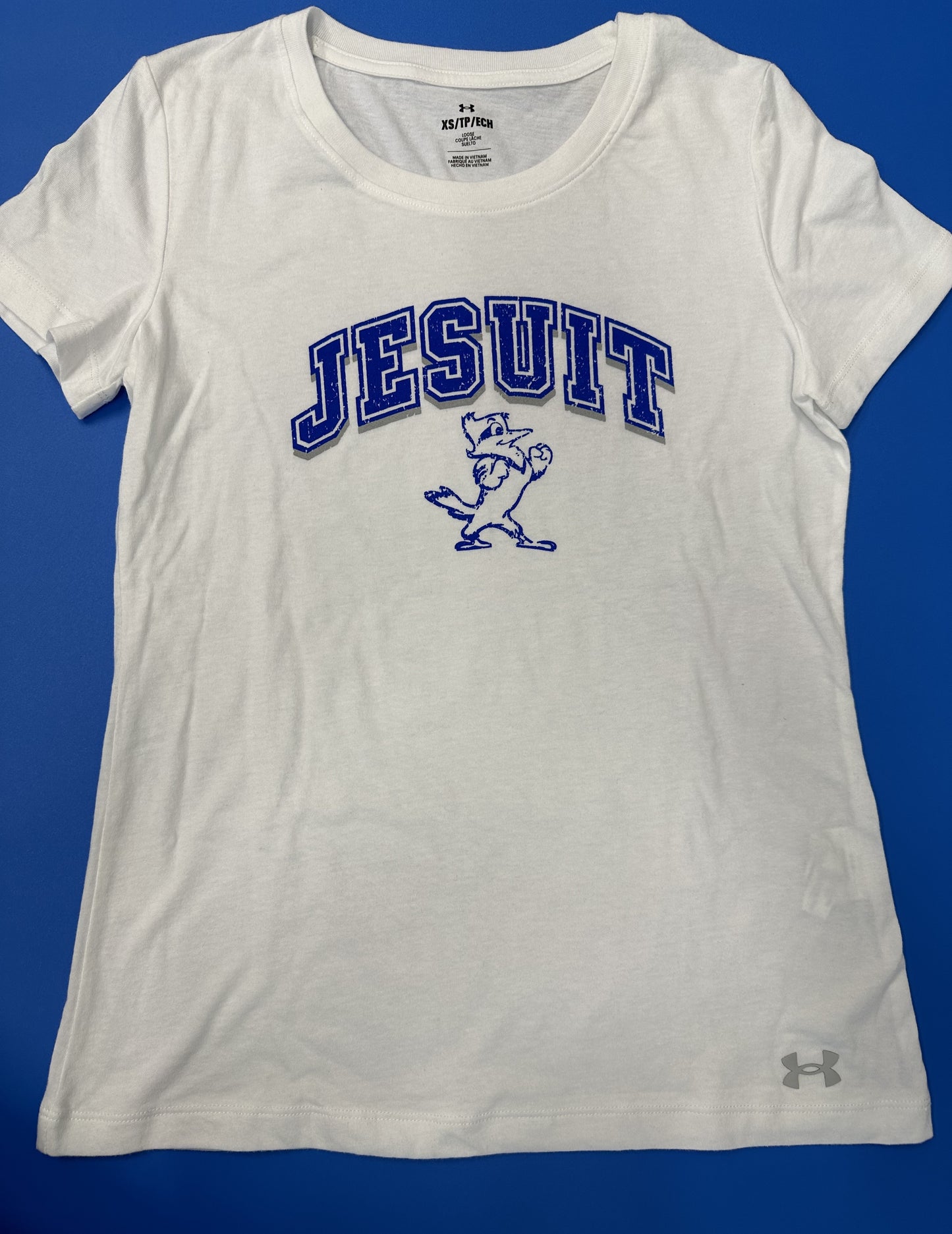 Under Armour 60% Cotton/40% Polyester. Performance cotton blend fabric. Set in sleeve construction. Open, rib knit collar.