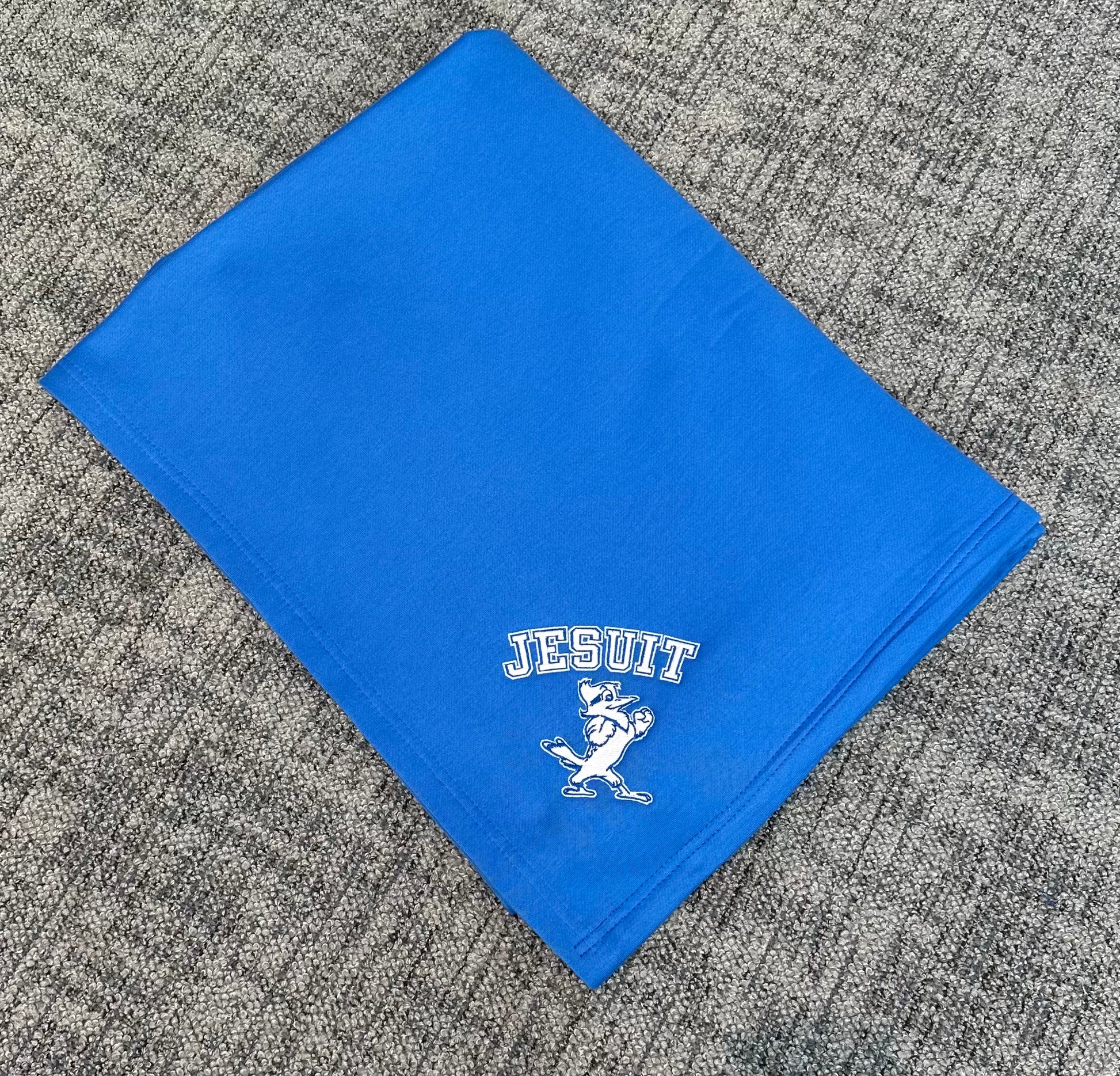 MV Sport.

80% Cotton/20% Polyester.
54" x 84" size.

11 oz. fleece.&nbsp; Oversized Fleece knit blanket. Machine washable.

Jesuit w/Jayson embroidered logo in corner.