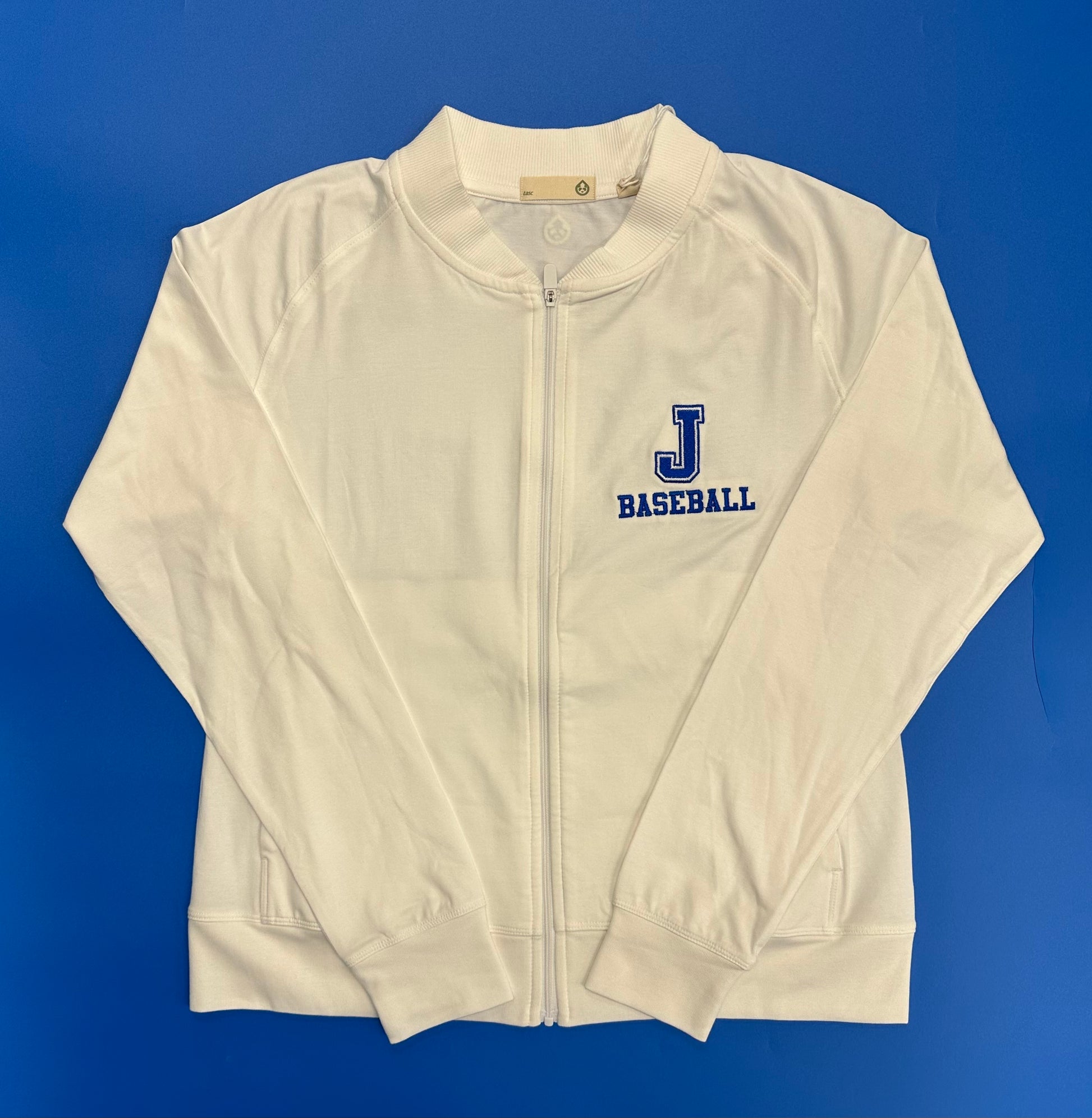 Tasc Performance.

53% Organic Cotton/43% Viscose from Bamboo/4% Lycra.

Ribbed Baseball-style collar, side pockets, raglan sleeves, baby rib sleeve cuffs & bottom band, semi-fitted, 23" body length.

Embroidered J BASEBALL logo.