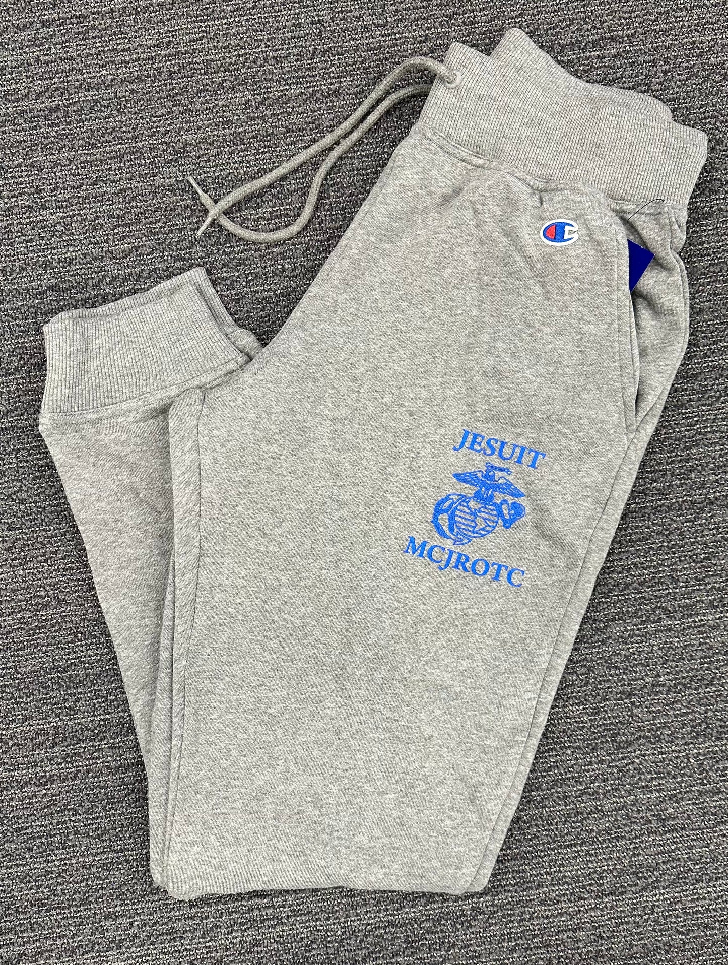 Champion.

47% polyester/39% cotton/14% rayon fleece.

2 x 2 rib at cuffs & waistband

Classic fitting jogger w/drawcord at waist.

Hand pockets with jersey pocket bags.

MCJROTC logo.