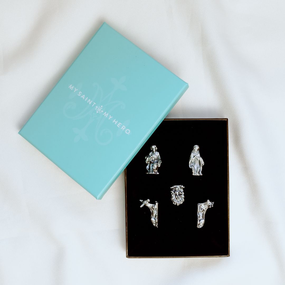 My Saint My Hero.

5 piece Italian Nativity Set.

Petite (largest piece is 30mm/1.8") silver tone set
This Nativity Set comes in gifting box with an inspirational product card.